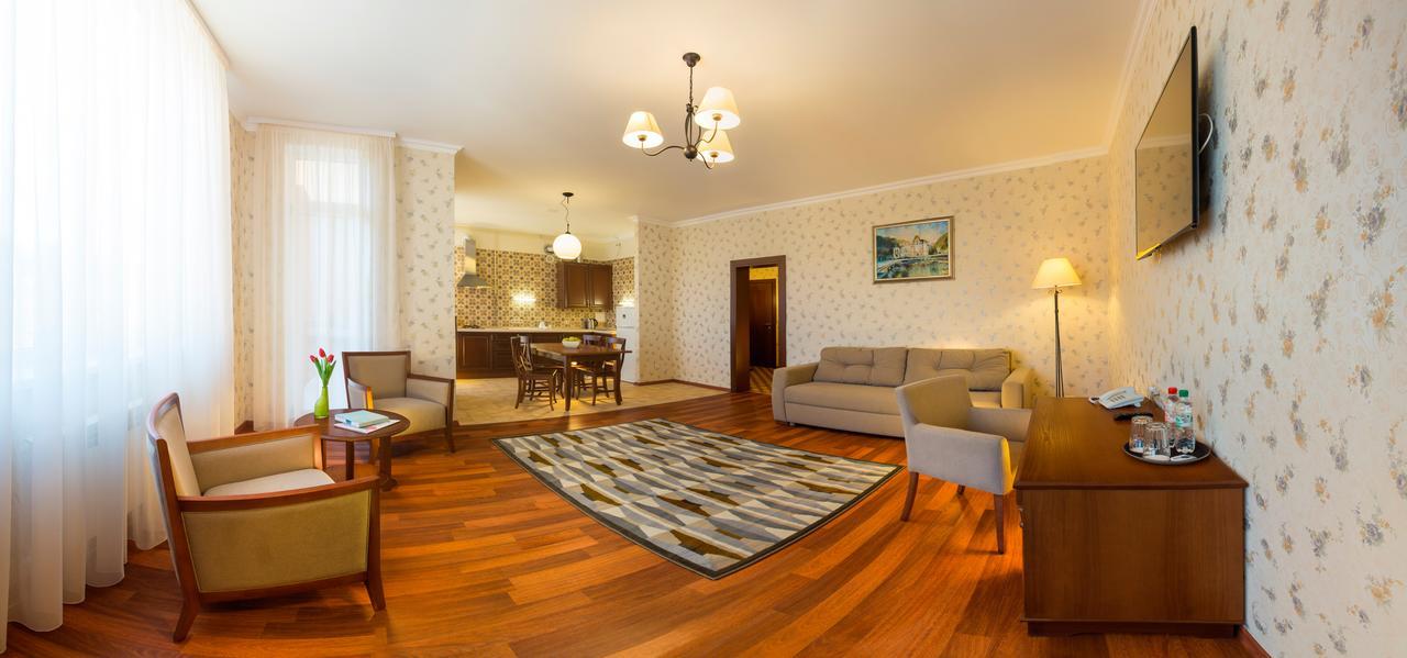 Apartament Hotel By Derenivska Kupil Nyzhne Solotvyno Eksteriør billede