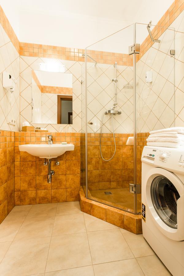 Apartament Hotel By Derenivska Kupil Nyzhne Solotvyno Eksteriør billede